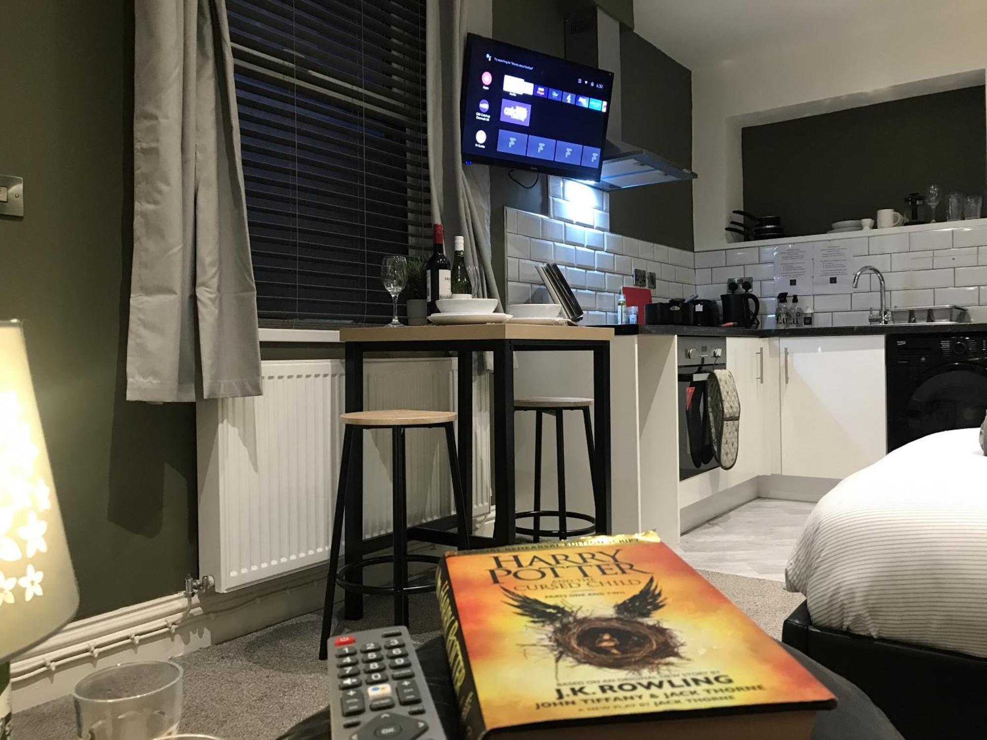 Contemporary 1 Bed Studio For Comfy Stay In Wigan Exterior photo