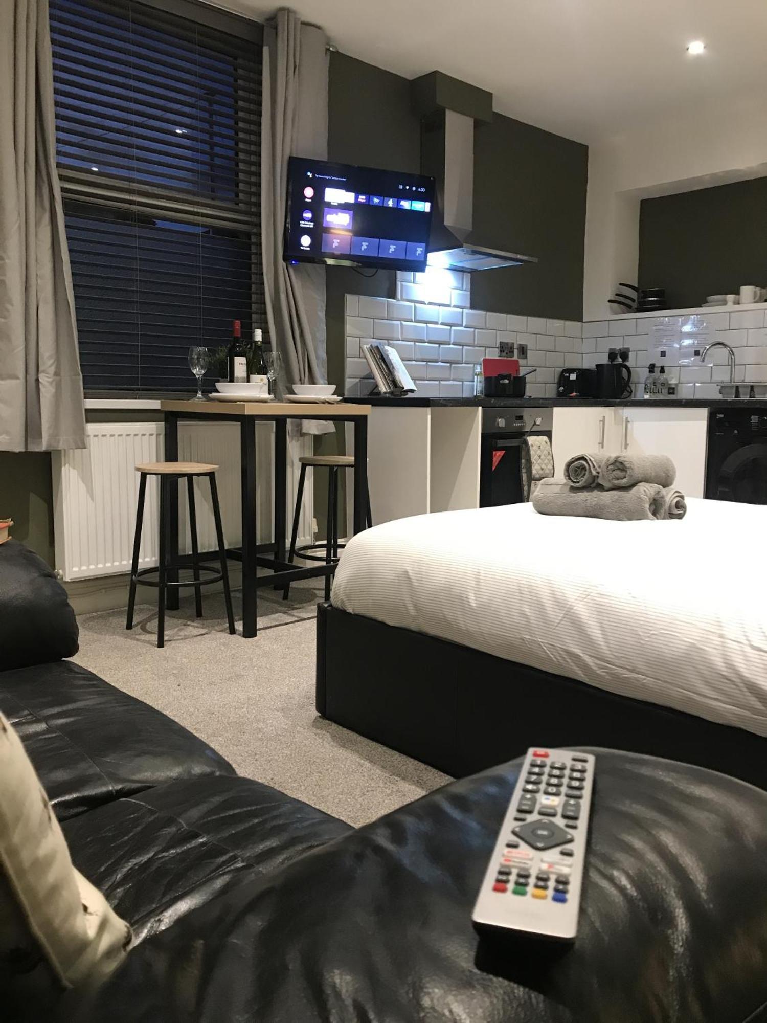 Contemporary 1 Bed Studio For Comfy Stay In Wigan Exterior photo